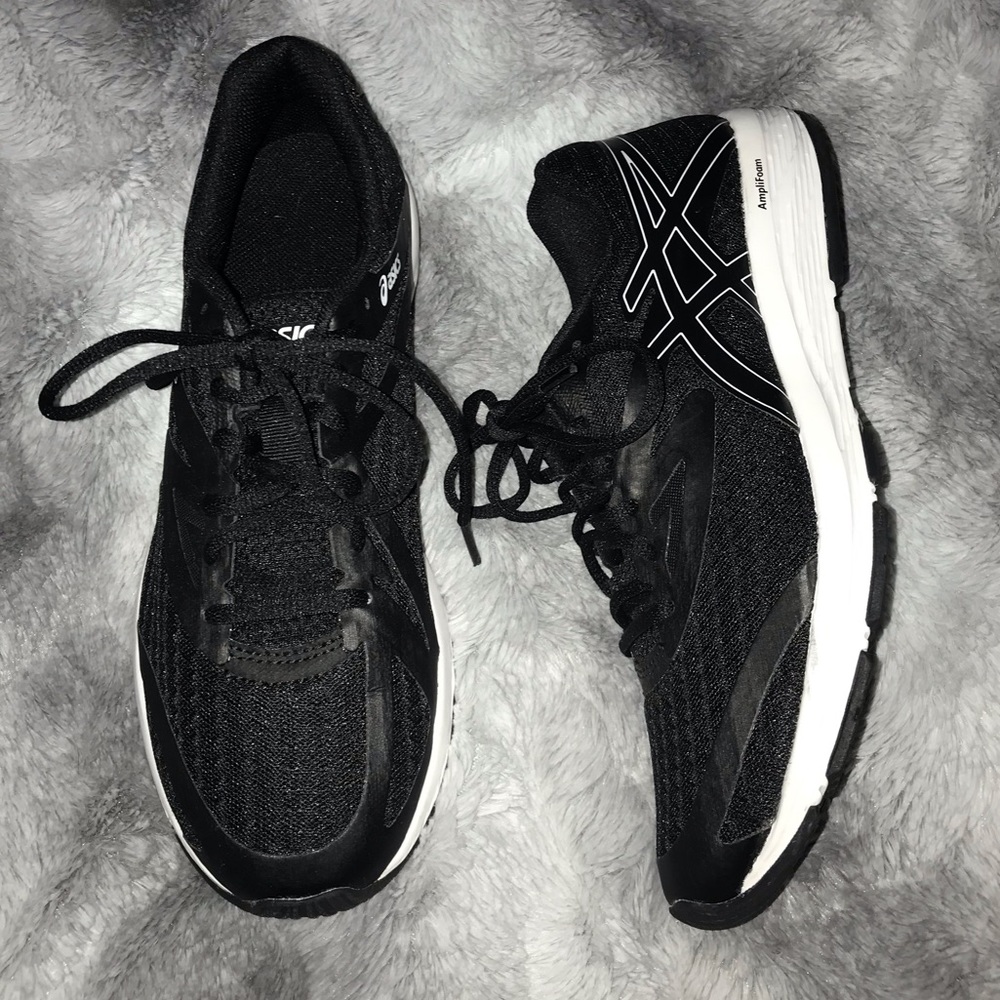 New ASICS Amplica - Women size 9